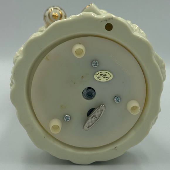 Ivory Porcelain Santa Claus Musical Figurine with Gold Trim - Picture 7 of 7